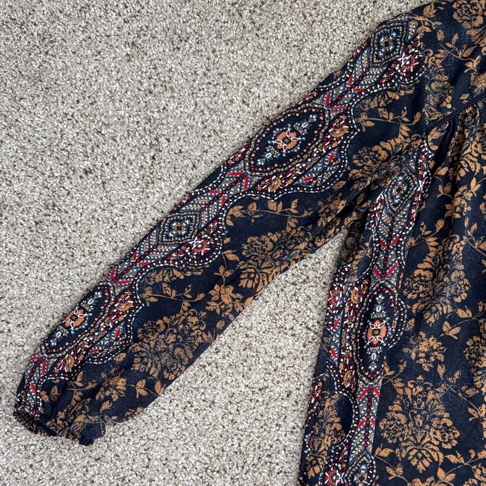 Knox Rose Navy and Beige Patterned Blouse - Picture 2 of 16